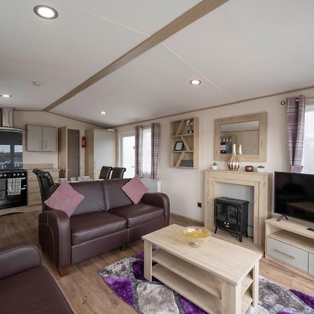 Hallcroft Fishery And Holiday Park Ретфорд Экстерьер фото